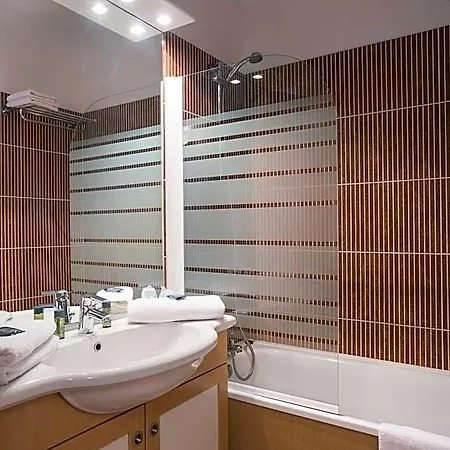 Hotel Les Sittelles Montalbert 3*