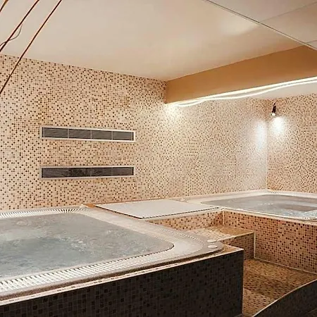 Les Sittelles Montalbert Hotel 3*